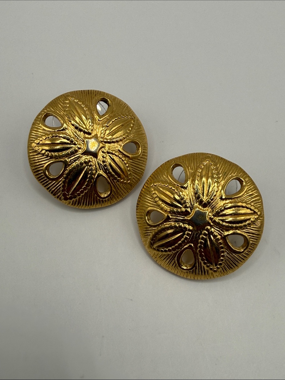 Vintage Gold Tone Sand Dollar Stud Dangle Drop Statement Earrings